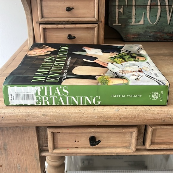 “Martha’s Entertaining-A Year of Entertaining” Coffee Table Book 2011 Stewart - Picture 4 of 10